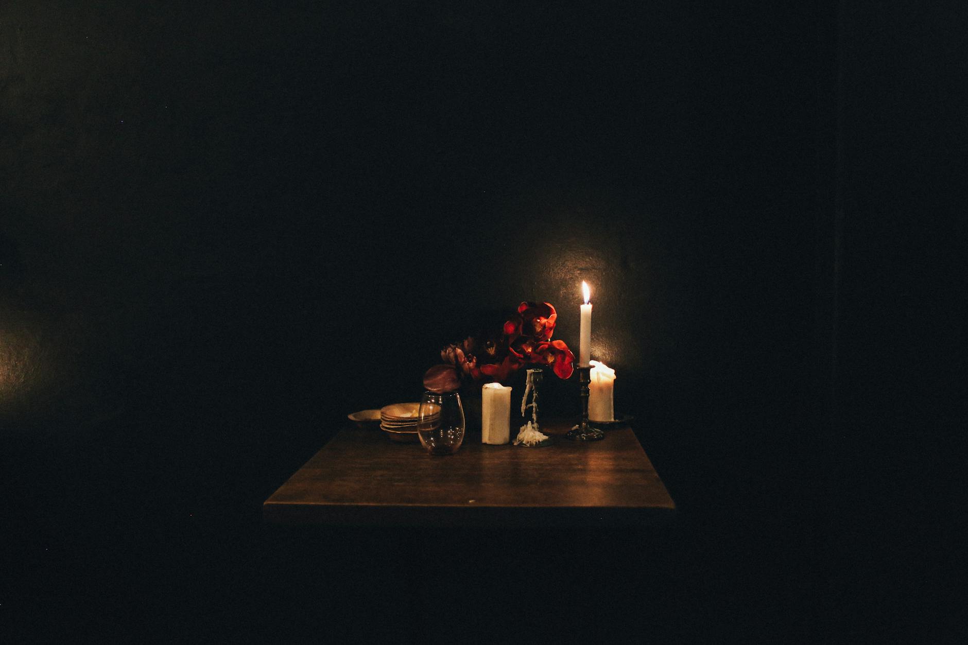 Kerzenlicht und Gemütlichkeit am Abend